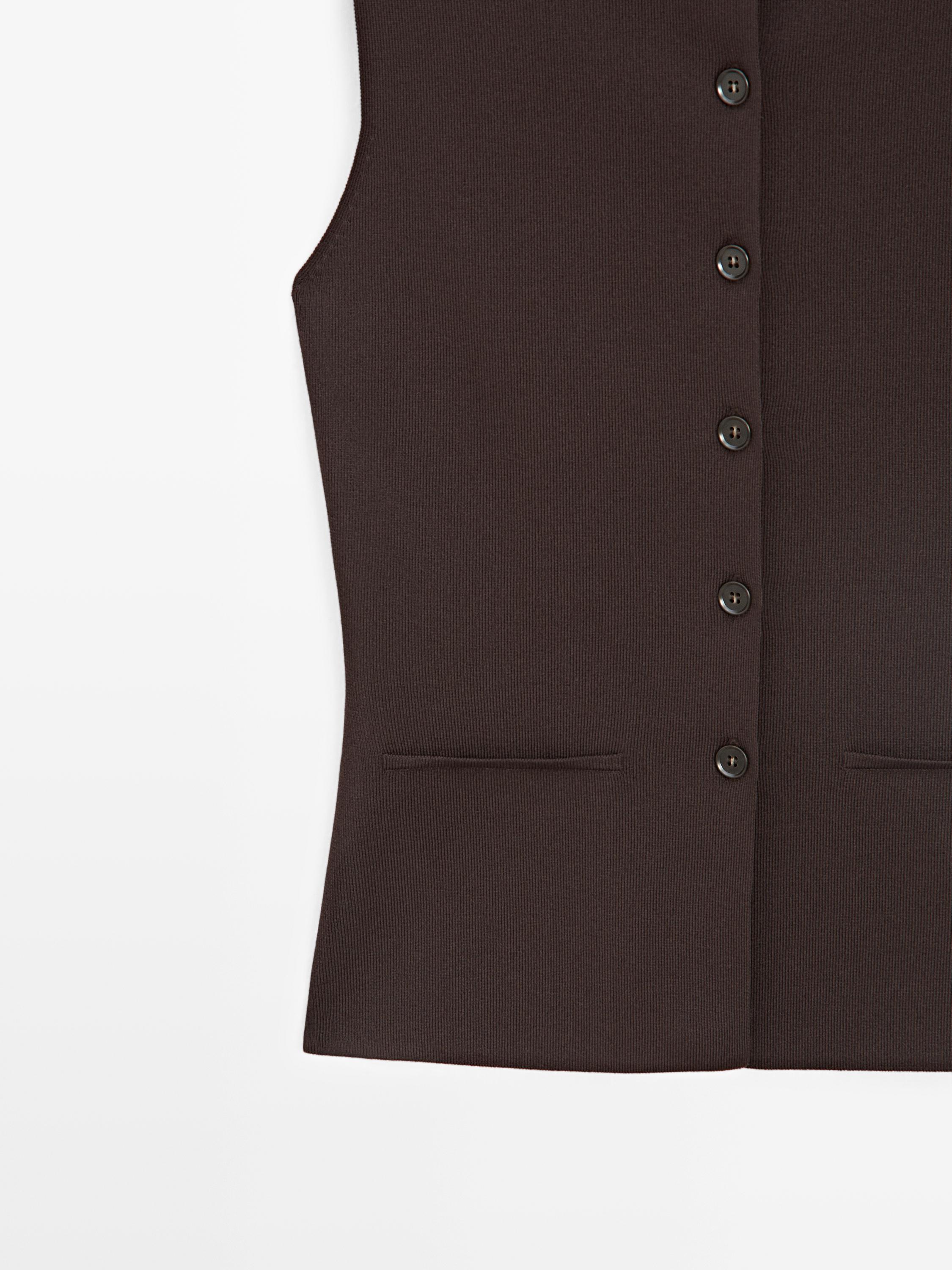 Knit vest with pocket details